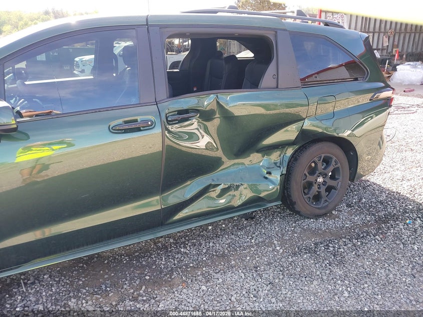 VIN: 5TDCSKFC1SS191061 2025 TOYOTA SIENNA WOODLAND EDITION