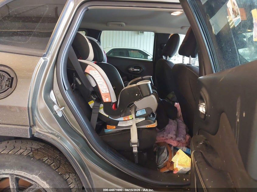 2015 Jeep Cherokee Sport VIN: 1C4PJMAS0FW735330 Lot: 44871690