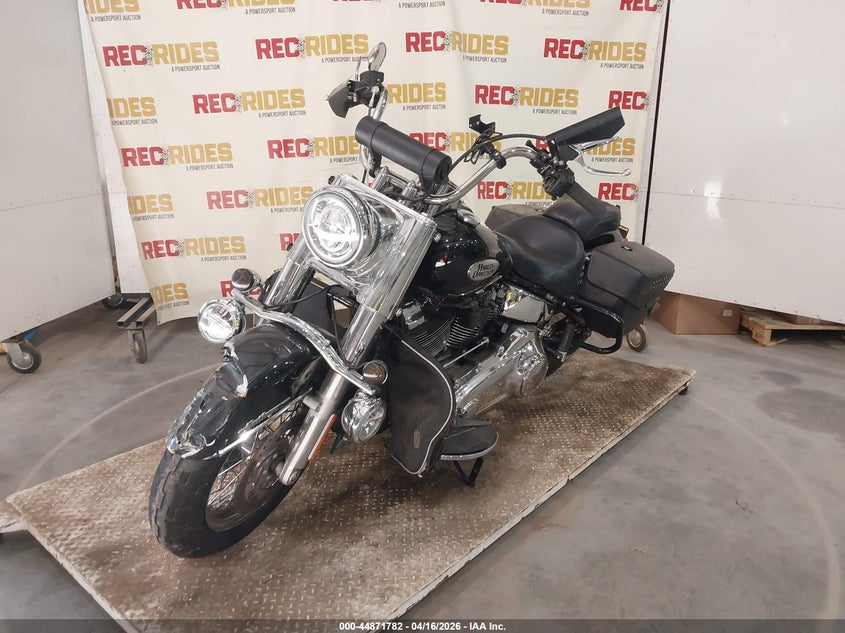 2021 HARLEY-DAVIDSON FLHC auction photo 2