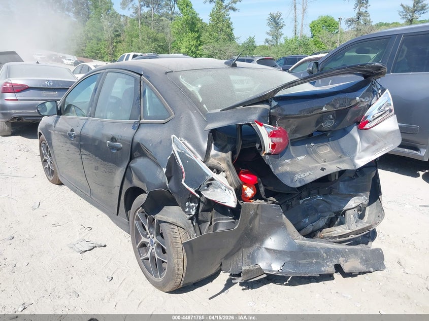 Vin: 1fadp3f27fl321523, lot: 45369116, ford focus se 20153