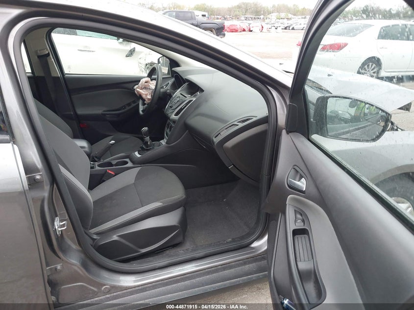 2014 Ford Focus 2.0 Se grey Lot 111044871915 Vin 1FADP3K29EL298704