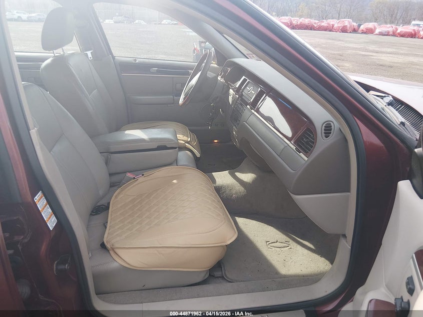 2003 Lincoln Town Car Cartier