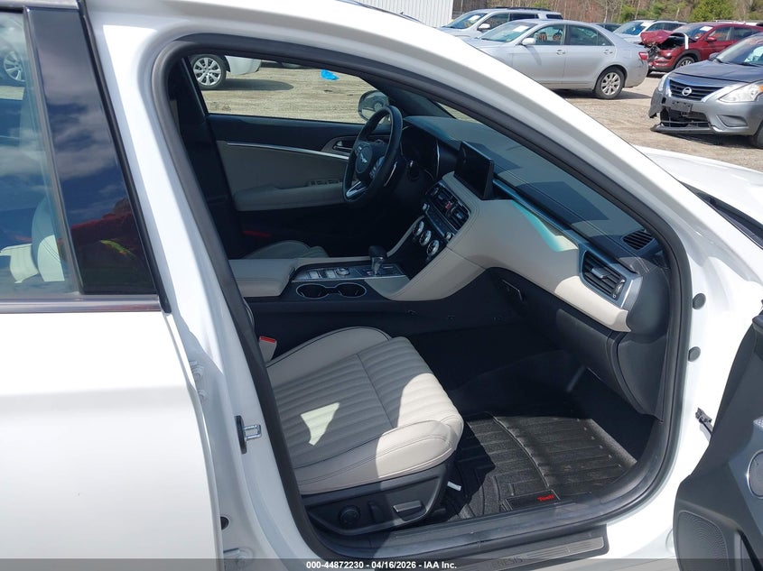 2023 Genesis G70 2.0 2.0T Awd white Lot 111044872230 Vin KMTG34TA2PU109291