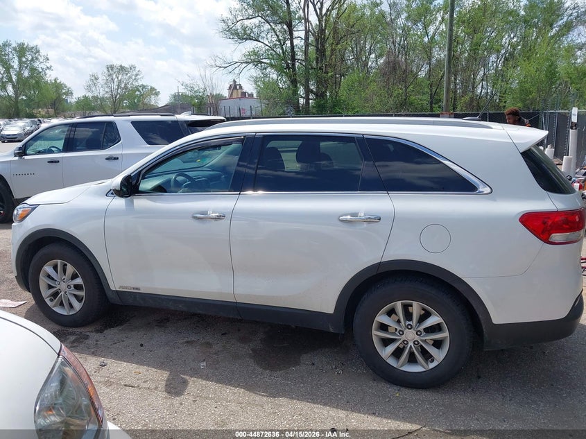 2017 Kia Sorento 3.3L Lx VIN: 5XYPGDA58HG198571 Lot: 44872636