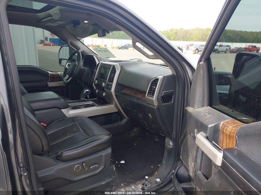 VIN 1FTFW1E10JFD50551 2018 FORD F-150 LARIAT