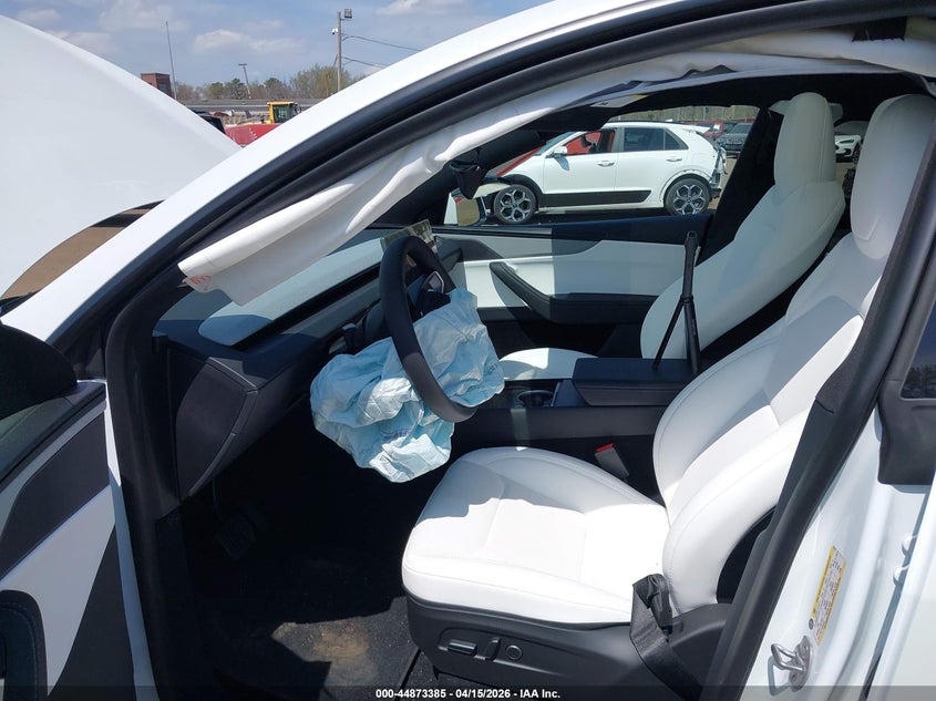 7SAYGDEE2TA628187 2026 Tesla Model y All-Wheel Drive/Long Range Launch Series/Premium All-Wheel Drive white