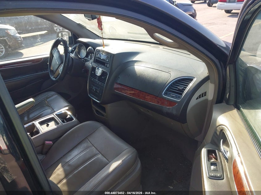 2014 Chrysler Town & Country Touring