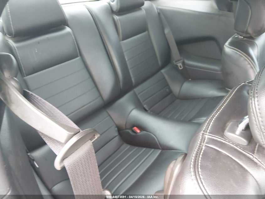 2014 Ford Mustang V6 Premium VIN: 1ZVBP8AM8E5281802 Lot: 44873591