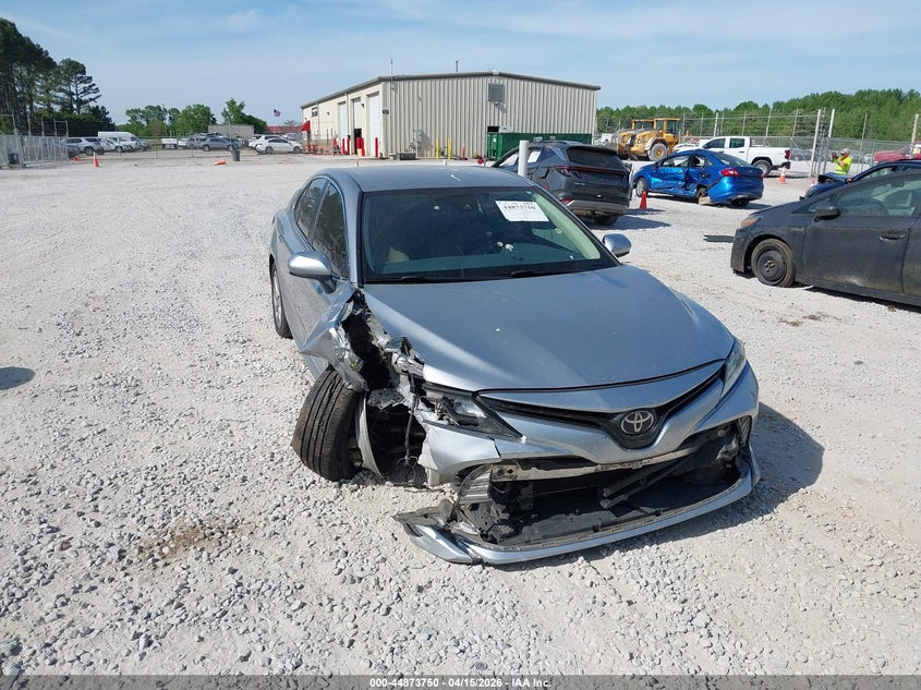 2018 Toyota Camry Le VIN: 4T1B11HKXJU571230 Lot: 44873750
