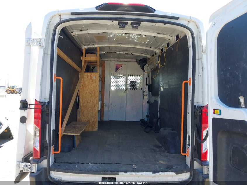 1FTYE2CM1KKB49183 2019 Ford 3.7 Transit-150 white