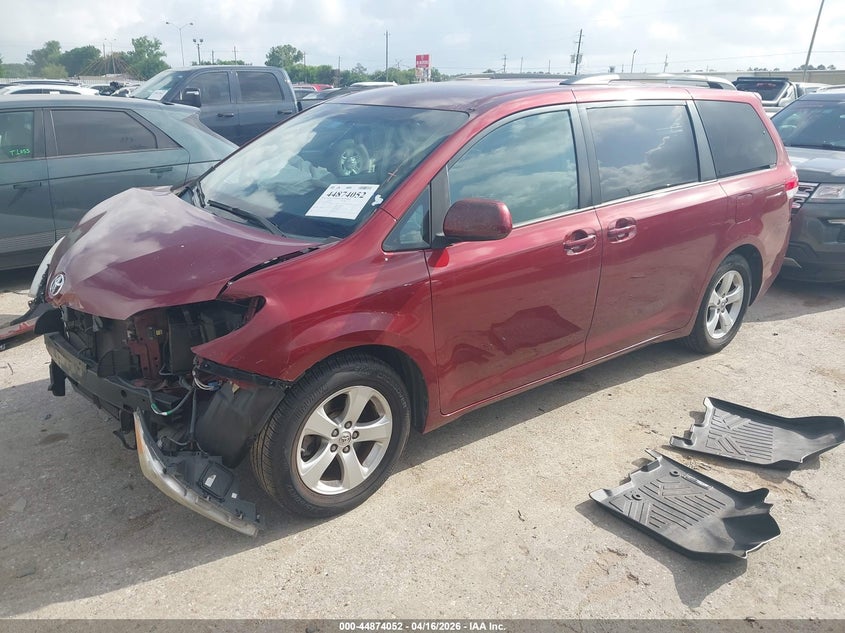 2013 Toyota Sienna Le V6 8 Passenger