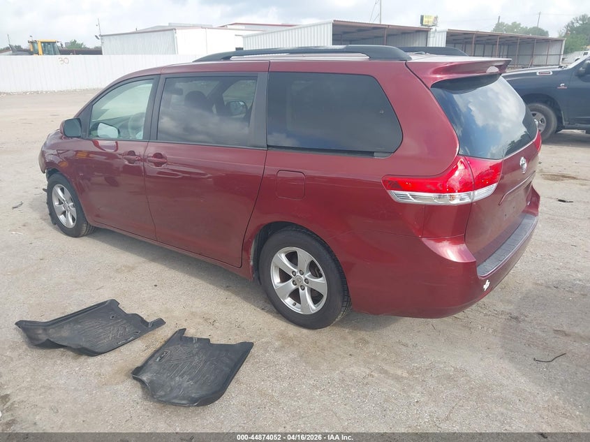 2013 Toyota Sienna Le V6 8 Passenger