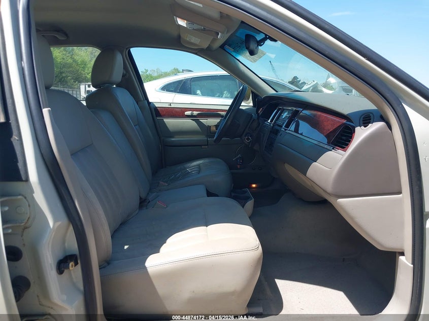 2005 Lincoln Town Car Signature