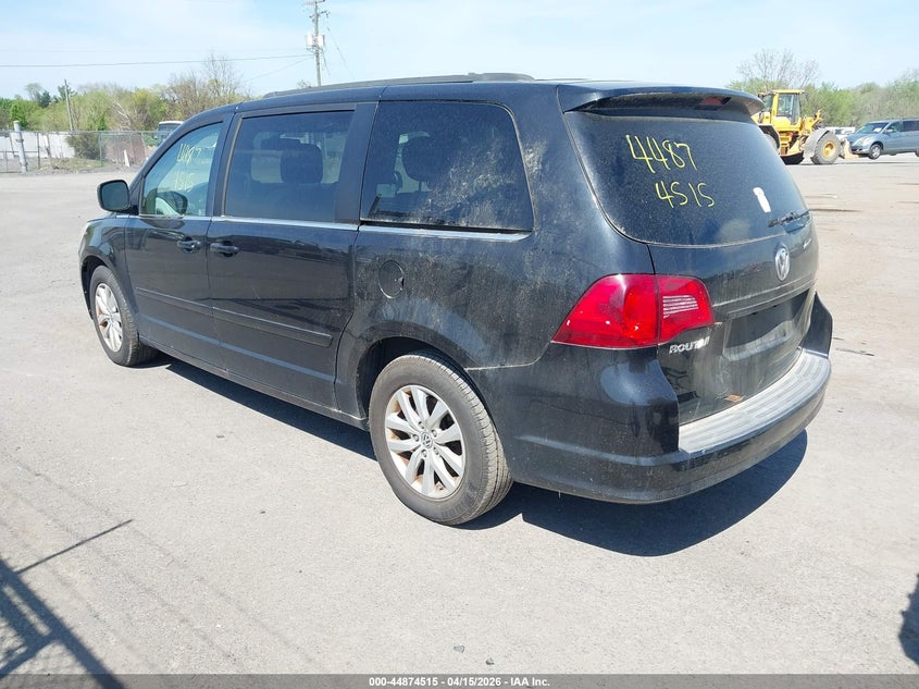 2012 Volkswagen Routan Se