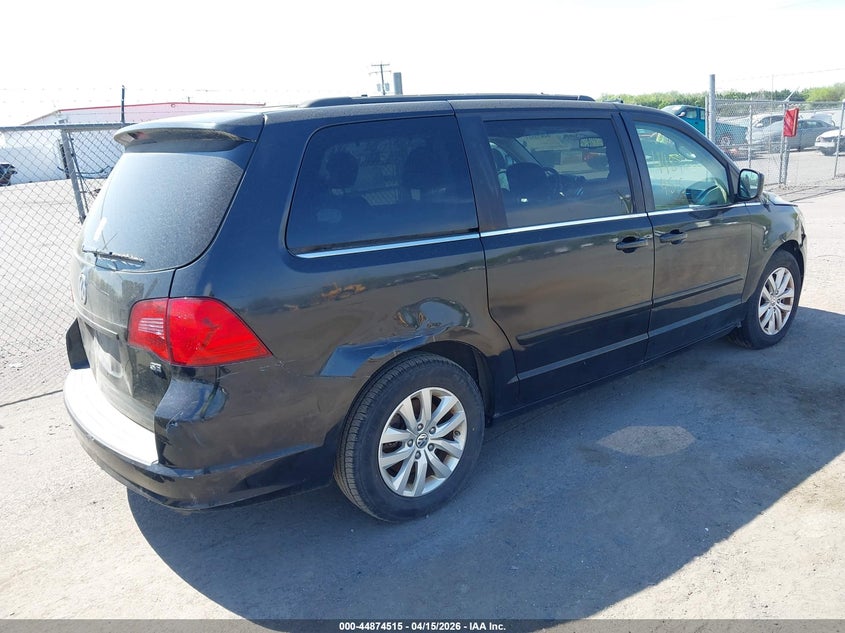 2012 Volkswagen Routan Se