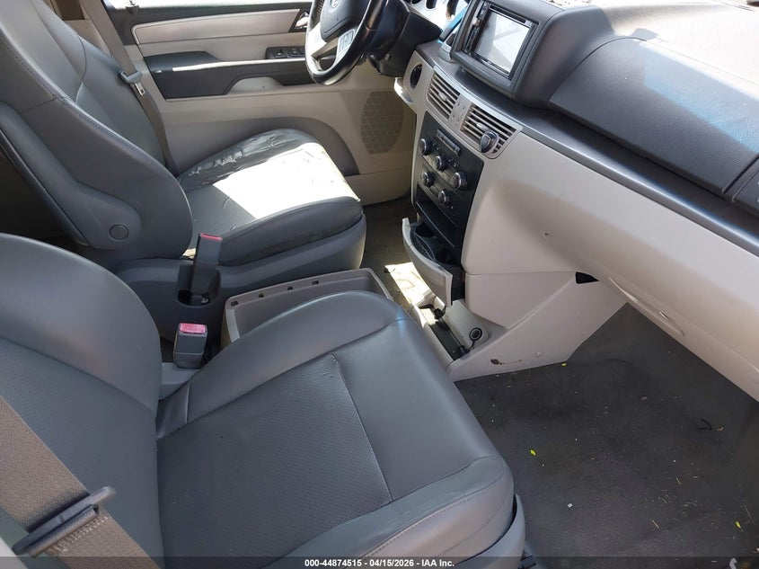 2012 Volkswagen Routan Se
