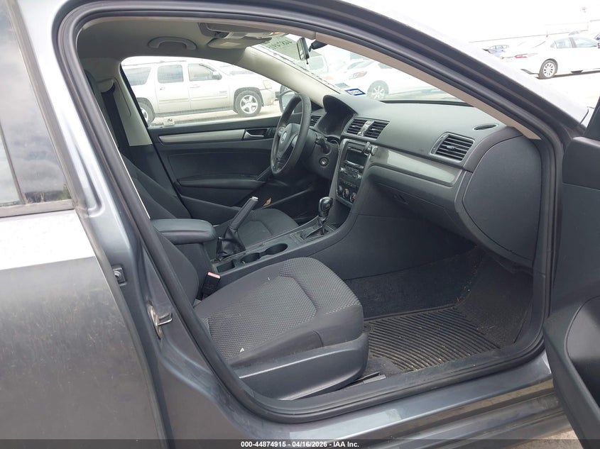 2013 Volkswagen Passat S