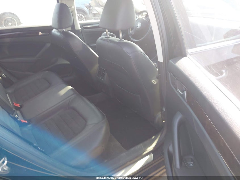 2015 Volkswagen Passat 2.0L Tdi Sel Premium VIN: 1VWCV7A32FC033084 Lot: 44875007