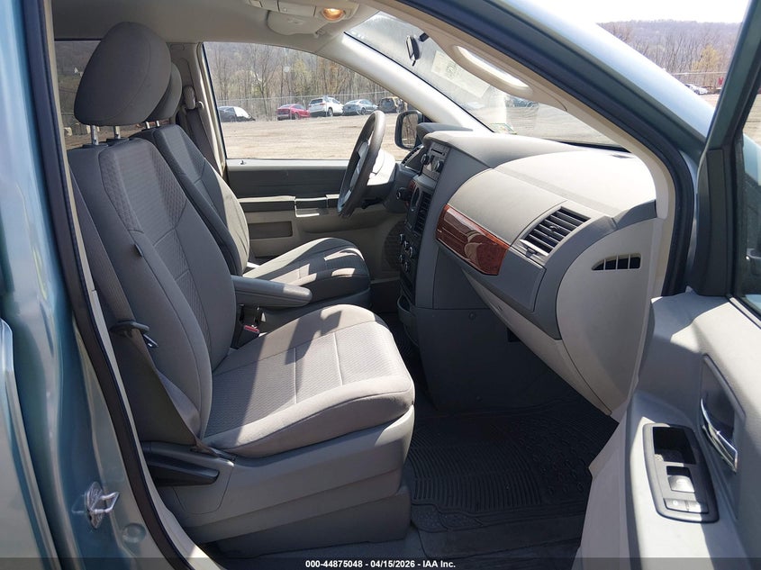 2008 Chrysler Town & Country Lx