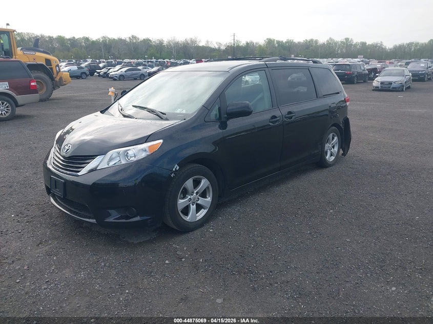 2013 Toyota Sienna Le V6 8 Passenger