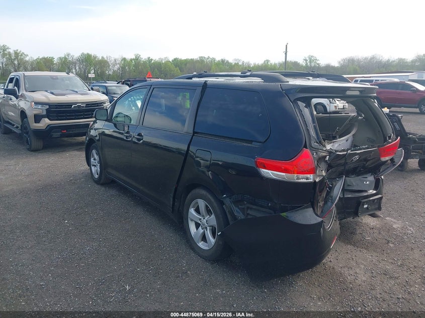 2013 Toyota Sienna Le V6 8 Passenger