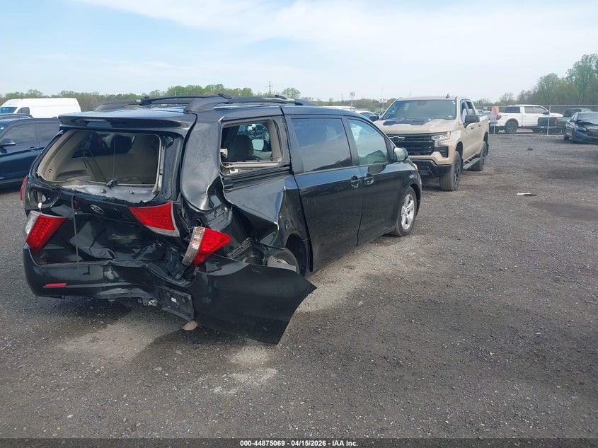2013 Toyota Sienna Le V6 8 Passenger