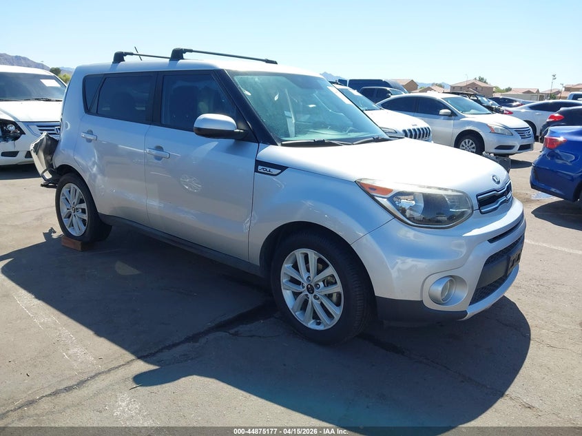 2018 Kia Soul + VIN: KNDJP3A52J7527946 Lot: 44875177