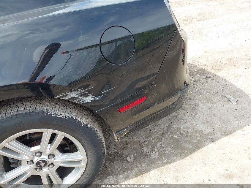 2013 Ford Mustang V6 VIN: 1ZVBP8AM8D5202546 Lot: 44875526