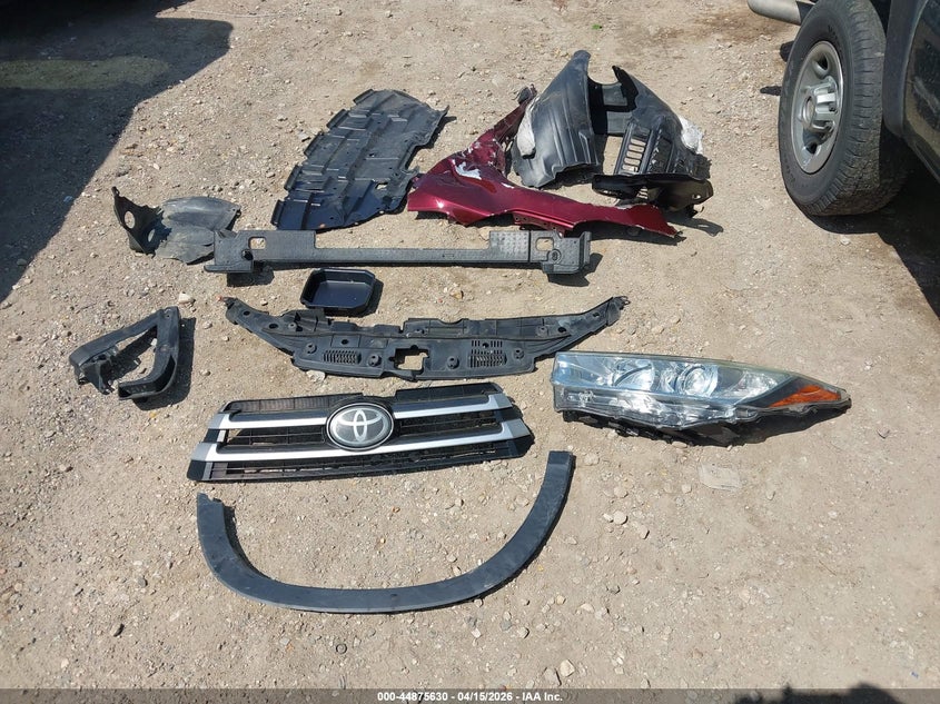 2017 Toyota Highlander Le VIN: 5TDBZRFH5HS464653 Lot: 44875630