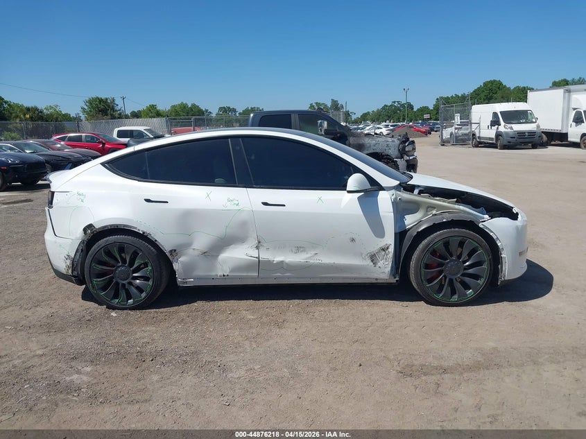 2022 Tesla Model Y Performance Dual Motor All-Wheel Drive VIN: 7SAYGDEF6NF469494 Lot: 44876218