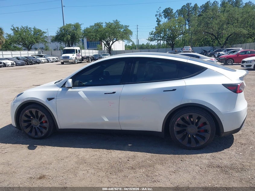 2022 Tesla Model Y Performance Dual Motor All-Wheel Drive VIN: 7SAYGDEF6NF469494 Lot: 44876218