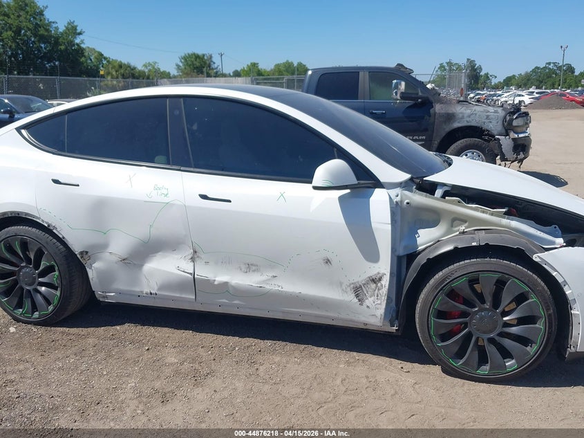 2022 Tesla Model Y Performance Dual Motor All-Wheel Drive VIN: 7SAYGDEF6NF469494 Lot: 44876218