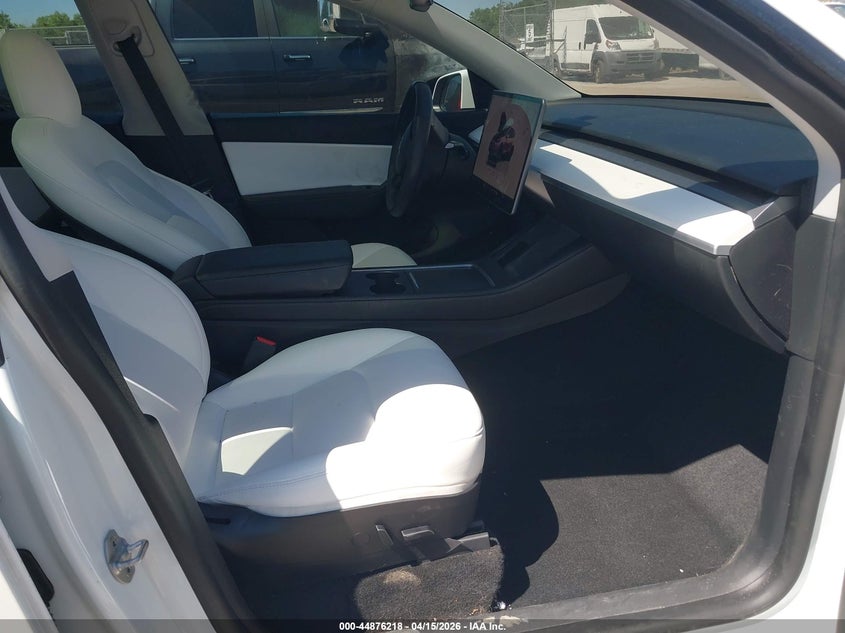 2022 Tesla Model Y Performance Dual Motor All-Wheel Drive VIN: 7SAYGDEF6NF469494 Lot: 44876218