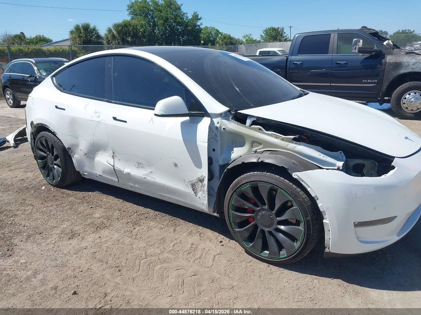 2022 Tesla Model Y Performance Dual Motor All-Wheel Drive VIN: 7SAYGDEF6NF469494 Lot: 44876218