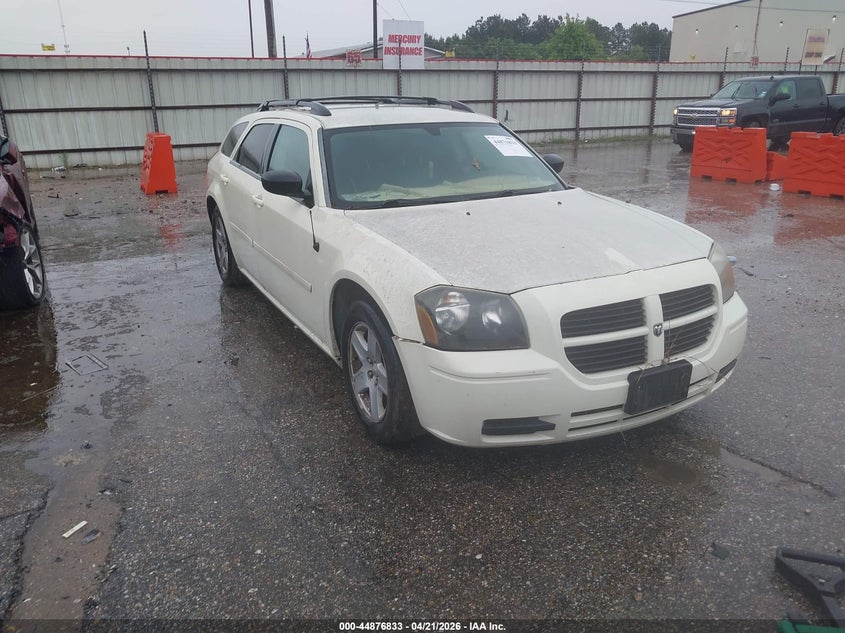 2005 Dodge Magnum Se