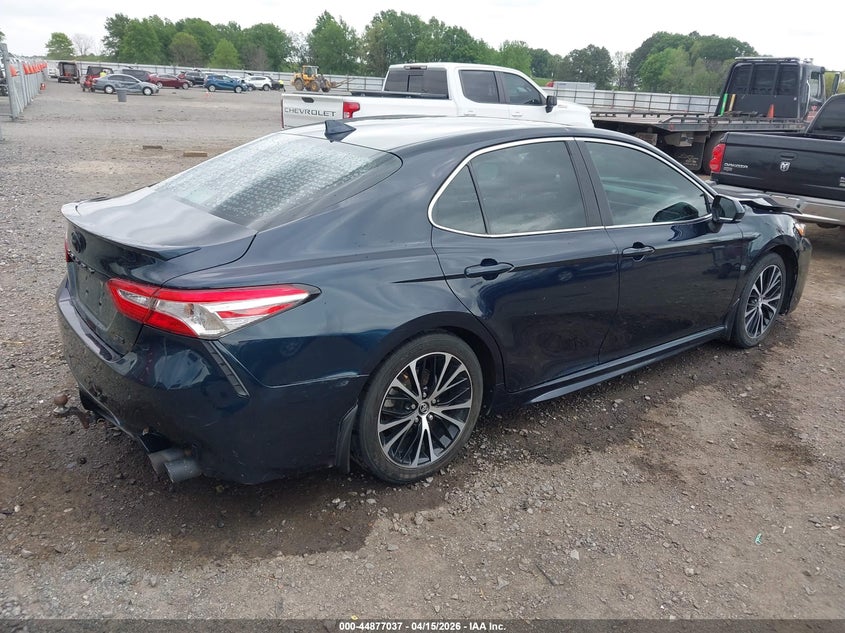 2020 TOYOTA CAMRY SE — Фото 4