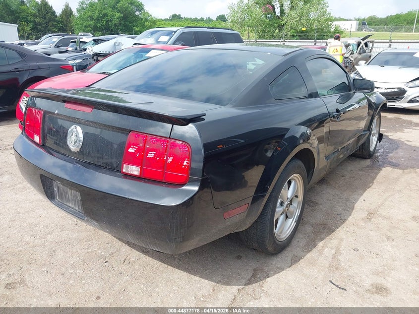 2007 Ford Mustang V6 Deluxe/V6 Premium VIN: 1ZVHT80N975325129 Lot: 44877178