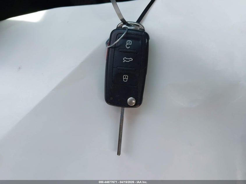 2016 Volkswagen Passat 1.8T S VIN: 1VWAS7A32GC025553 Lot: 44877671