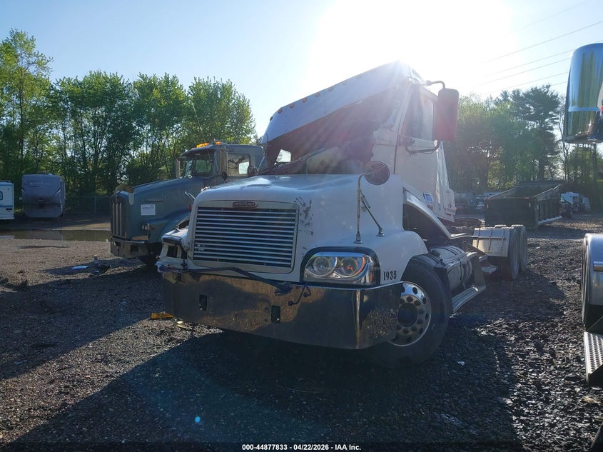 2000 Freightliner Conventional Flc120
