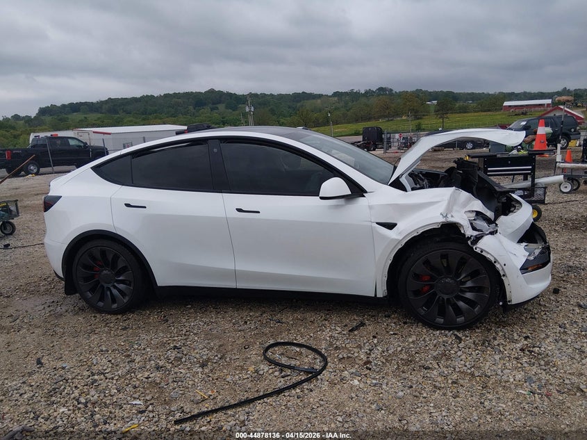 2022 Tesla Model Y Performance Dual Motor All-Wheel Drive VIN: 7SAYGDEF6NF312175 Lot: 44878136