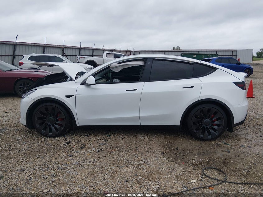 2022 Tesla Model Y Performance Dual Motor All-Wheel Drive VIN: 7SAYGDEF6NF312175 Lot: 44878136