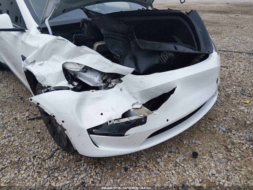 2022 Tesla Model Y Performance Dual Motor All-Wheel Drive VIN: 7SAYGDEF6NF312175 Lot: 44878136