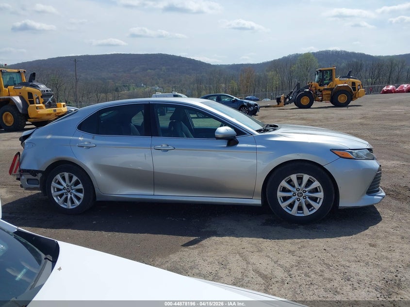2018 Toyota Camry Le VIN: 4T1B11HK0JU054759 Lot: 44878196