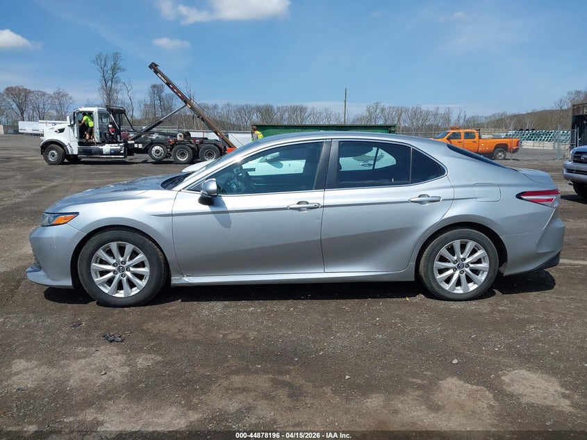 2018 Toyota Camry Le VIN: 4T1B11HK0JU054759 Lot: 44878196