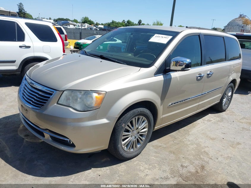 2014 Chrysler Town & Country Touring-L