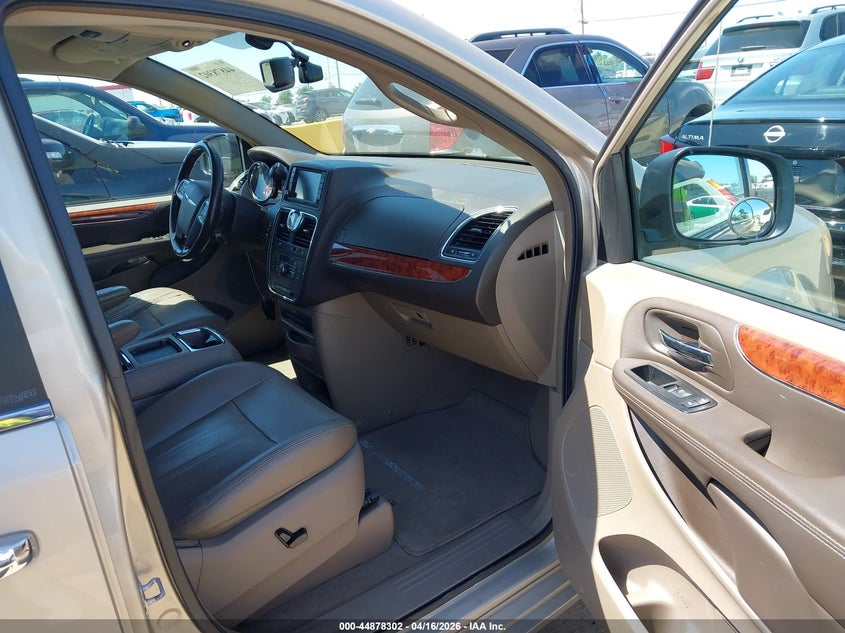 2014 Chrysler Town & Country Touring-L