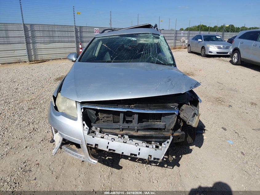 2008 Volkswagen Passat Komfort VIN: WVWLK73C28E034185 Lot: 44878315