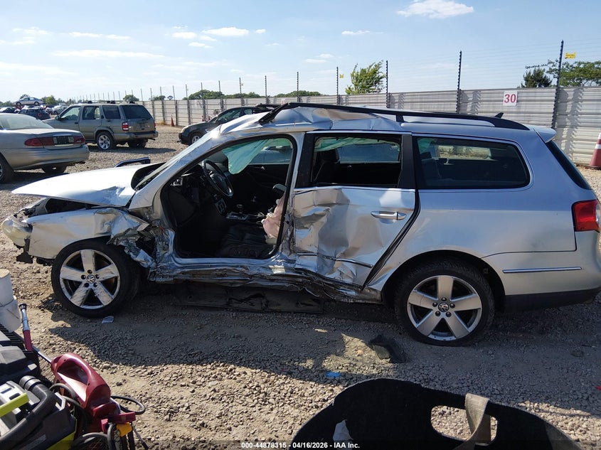 2008 Volkswagen Passat Komfort VIN: WVWLK73C28E034185 Lot: 44878315