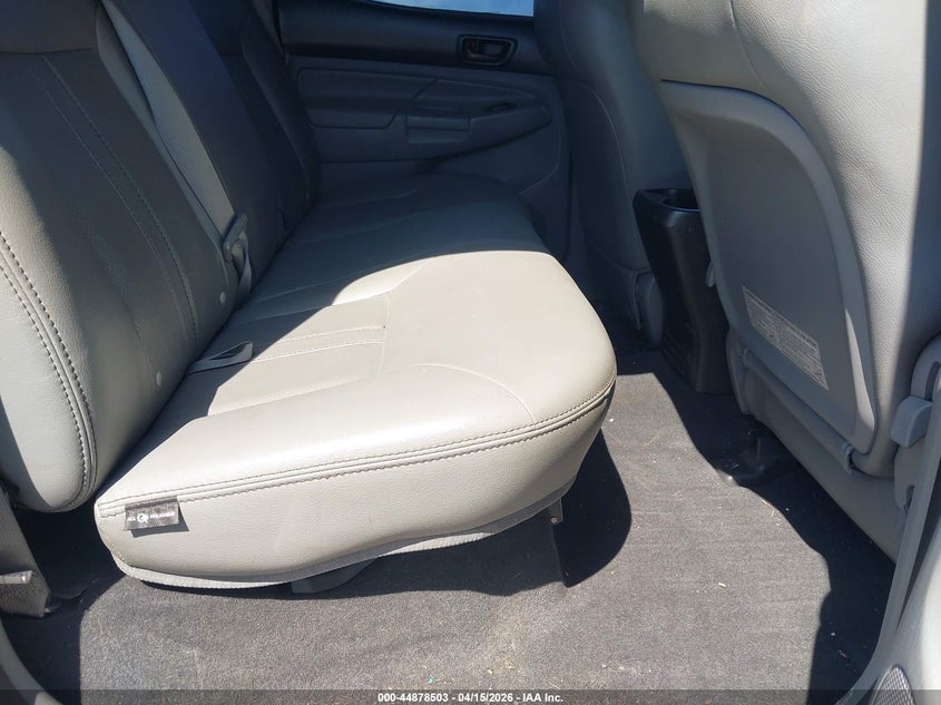 2015 Toyota Tacoma Base V6 VIN: 3TMLU4EN0FM164724 Lot: 44878503