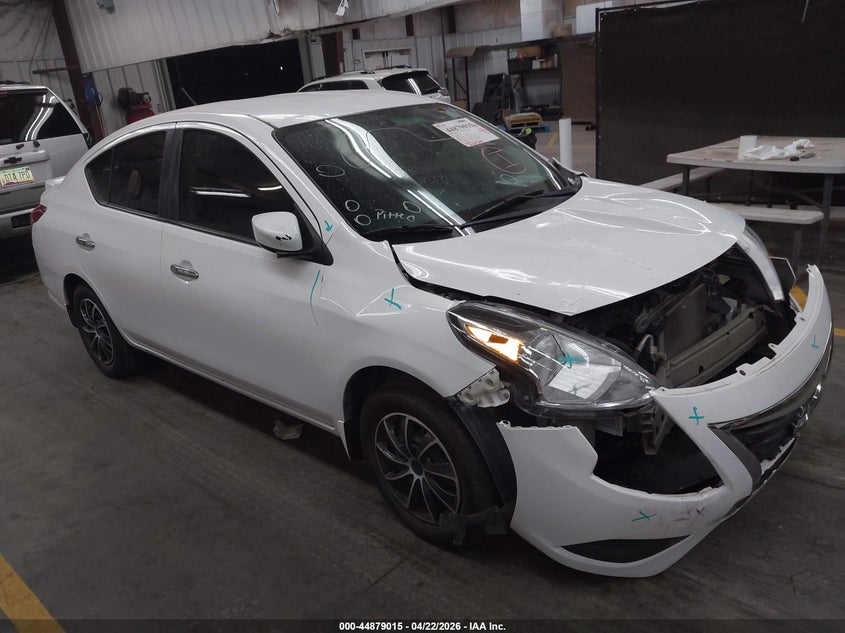 NISSAN VERSA 2017. Lot# 44879015. VIN 3N1CN7AP2HL833741. Photo 1
